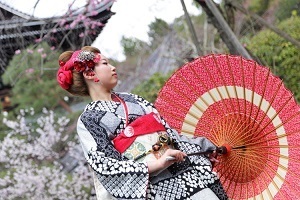 販促・広告物制作における動画撮影・編集及び商用撮影はPhoto studio iS ～sales promotion category～ にお任せ下さい。専門のカメラマンによる精度の高い撮影をおこないます。