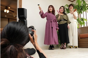 販促・広告物制作における動画撮影・編集及び商用撮影はPhoto studio iSにお任せ下さい。専門のカメラマンによる精度の高い撮影をおこないます。